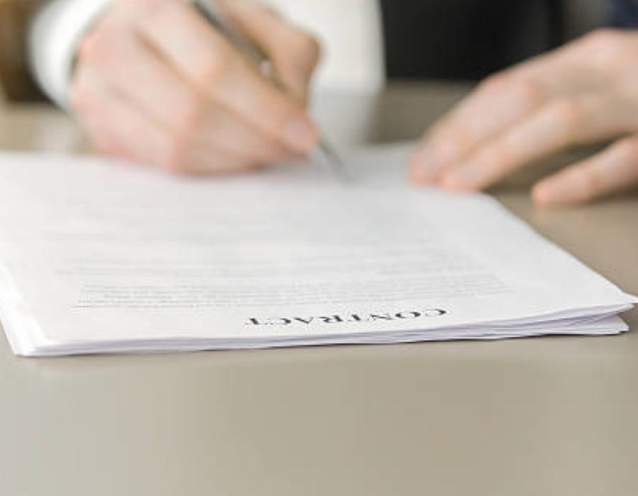 timeshare lawyer signing a timeshare contract