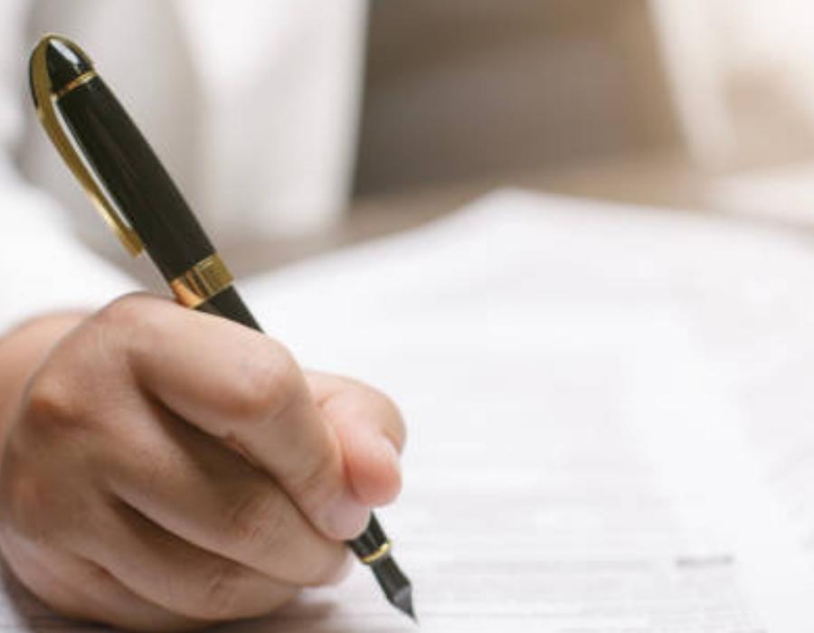 timeshare lawyer reviewing a timeshare contract