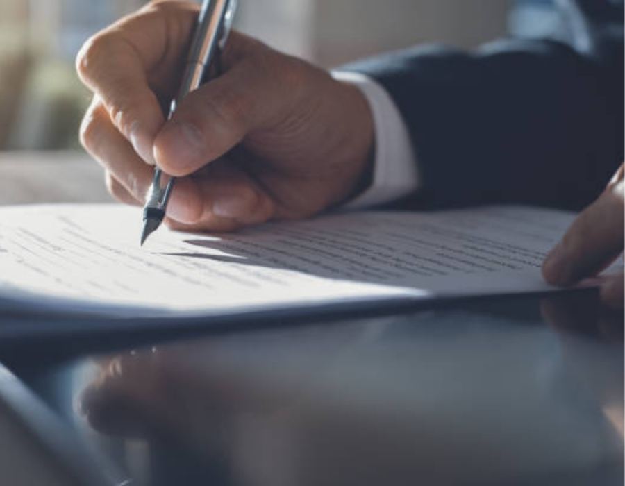 timeshare lawyer reviewing timeshare contract