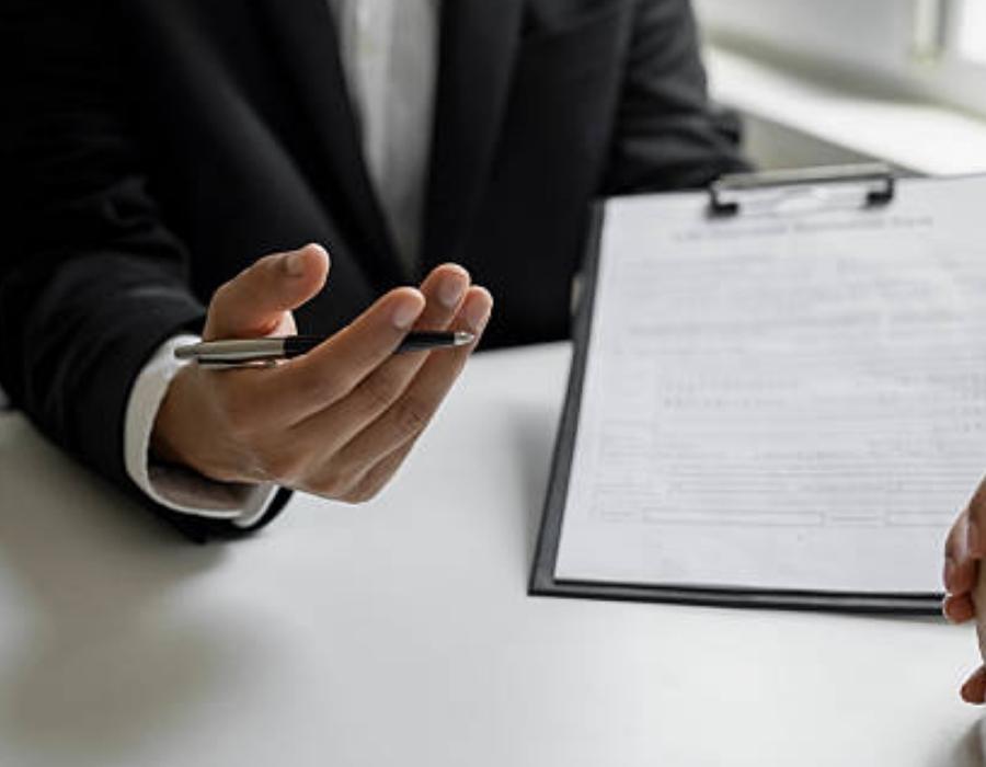 timeshare lawyer explaining timeshare cancellation to a client