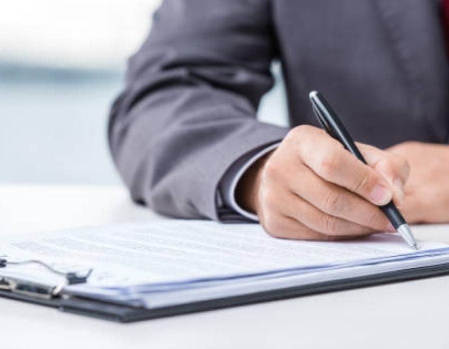 timeshare lawyer reviewing a timeshare contract