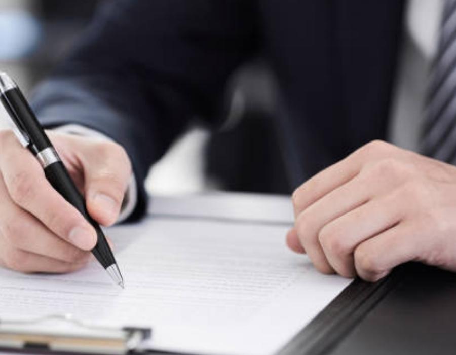 timeshare lawyer reviewing a timeshare contract