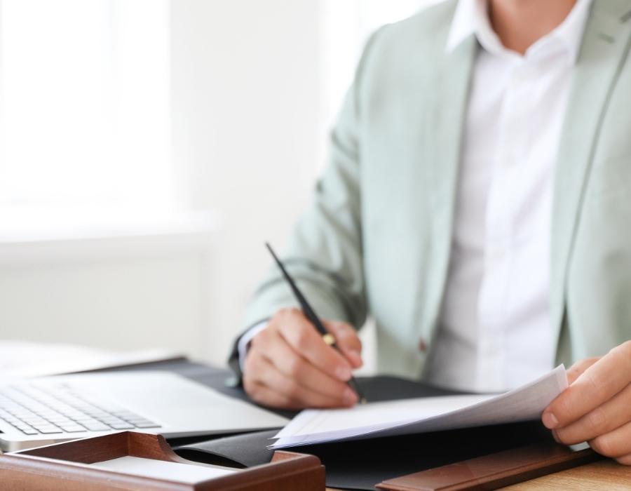 timeshare lawyer reviewing a timeshare contract