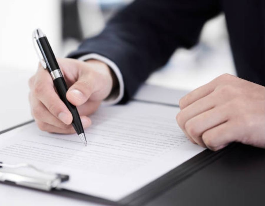 timeshare lawyer reviewing timeshare contract