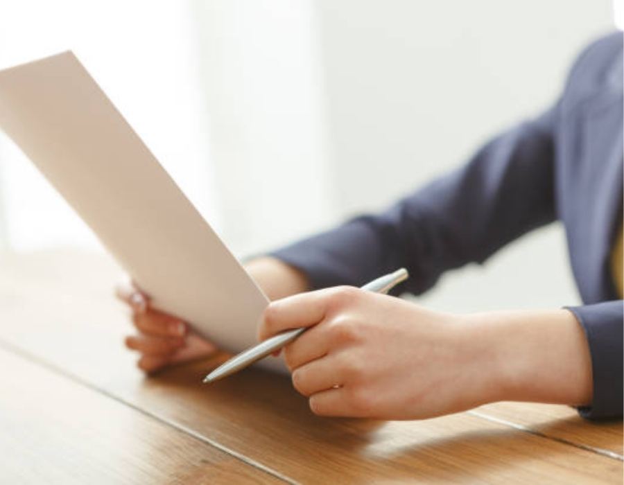 timeshare lawyer reviewing timeshare contract