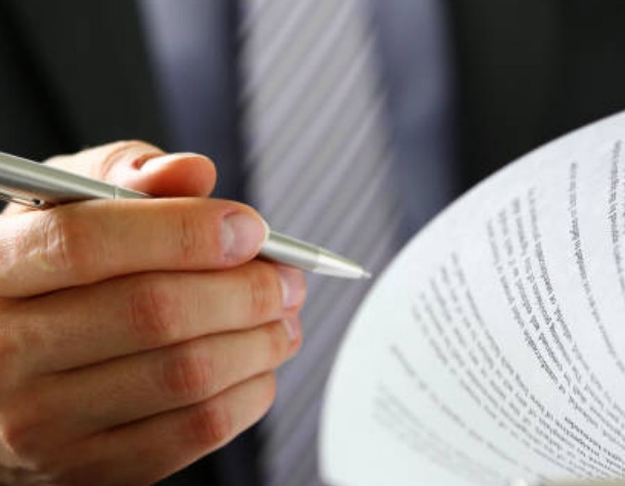 timeshare lawyer reviewing timeshare contract