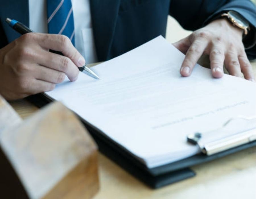 timeshare lawyer reviewing timeshare contract