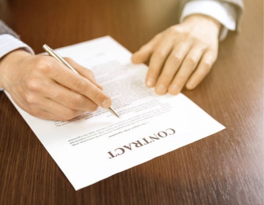 timeshare lawyer reviewing timeshare contract