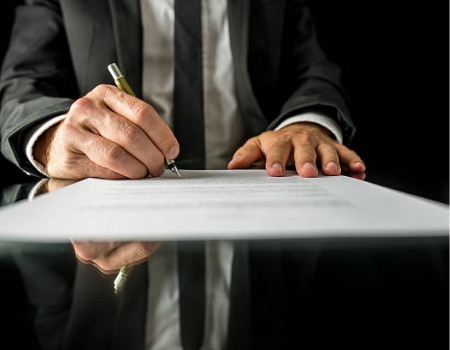 timeshare lawyer reviewing timeshare contract