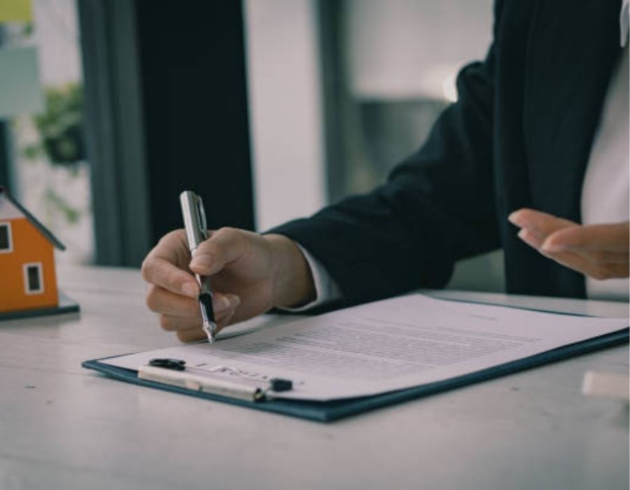 timeshare lawyer reviewing timeshare contract