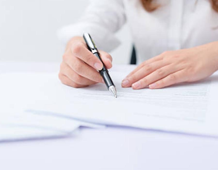 timeshare lawyer reviewing a timeshare contract