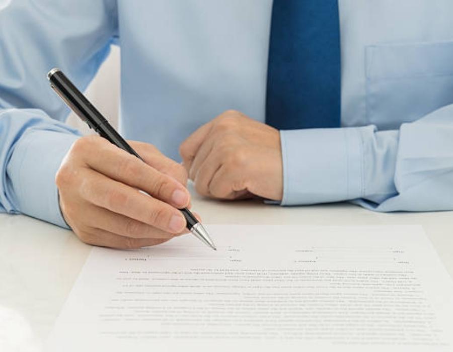 timeshare lawyer reviewing a timeshare contract