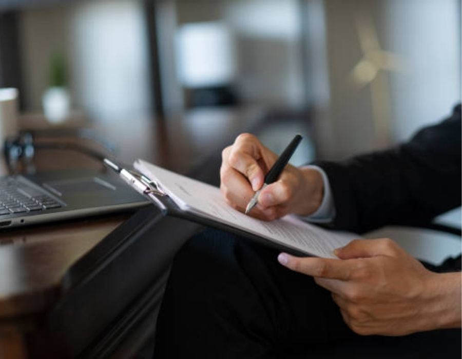 timeshare lawyer reviewing timeshare contract