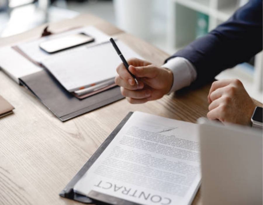 timeshare lawyer reviewing timeshare contract