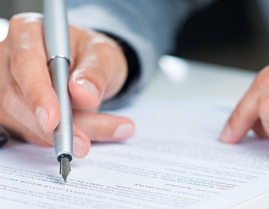 timeshare lawyer reviewing a timeshare contract