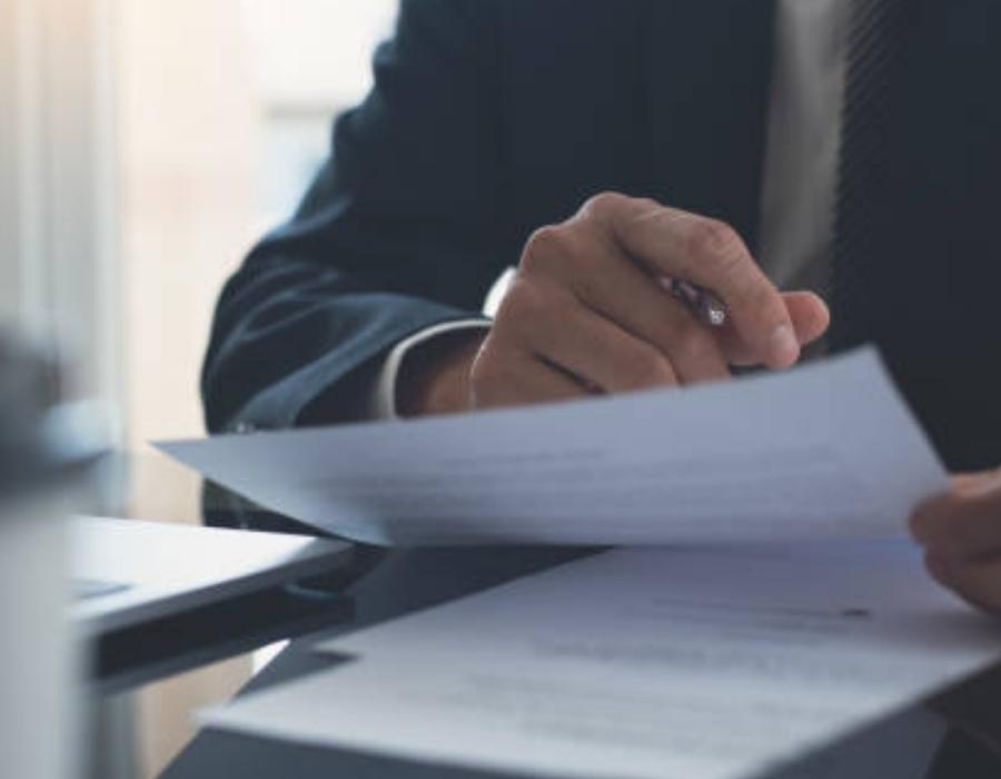 timeshare lawyer reviewing a timeshare contract