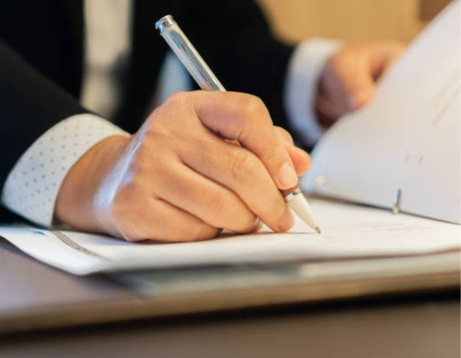 timeshare lawyer signing timeshare contract