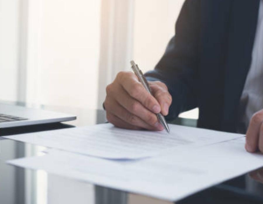 timeshare lawyer reviewing a timeshare contract