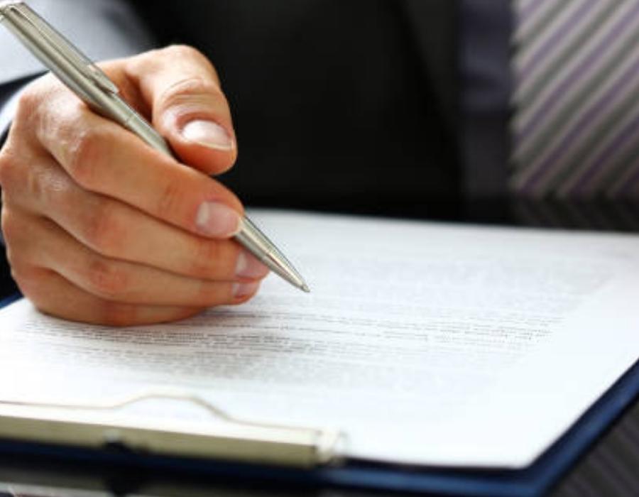 timeshare lawyer reviewing a timeshare contract