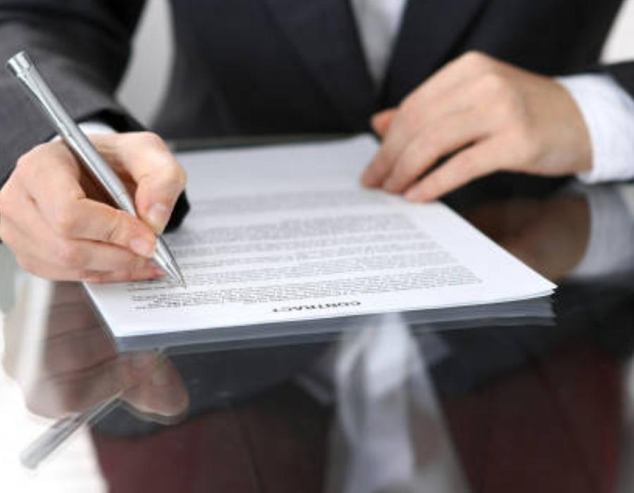 timeshare lawyer reviewing a timeshare contract