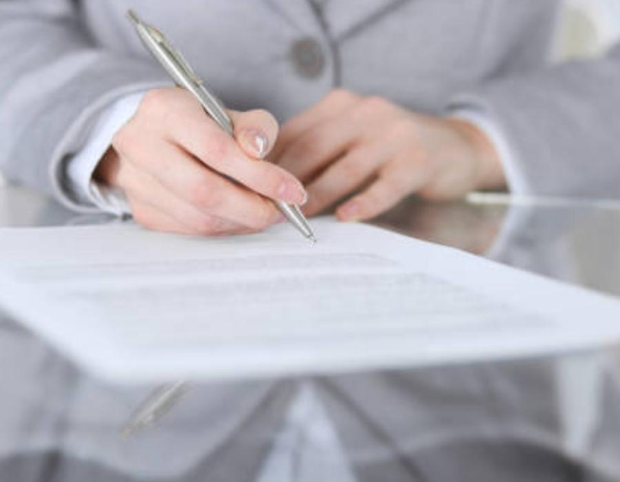 timeshare lawyer reviewing a timeshare contract