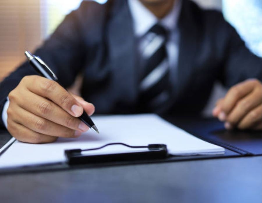 timeshare lawyer reviewing timeshare contract