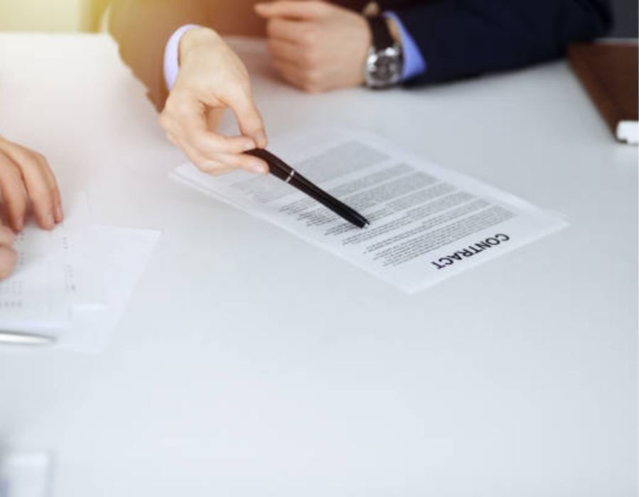 timeshare lawyer reviewing timeshare contract