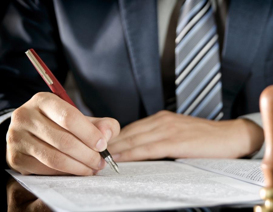 timeshare lawyer reviewing a timeshare contract