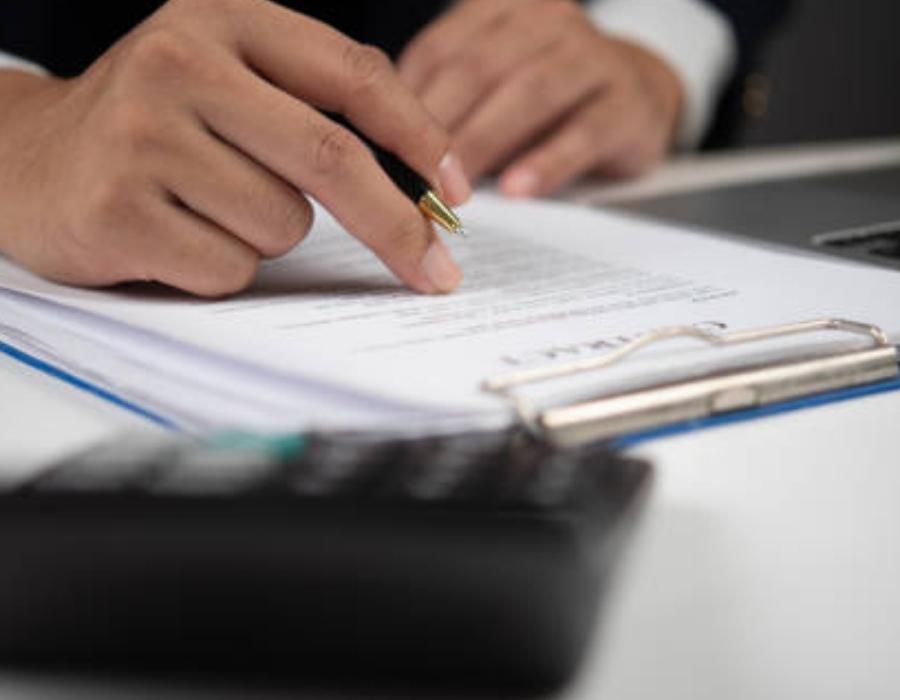 timeshare lawyer reviewing a timeshare contract