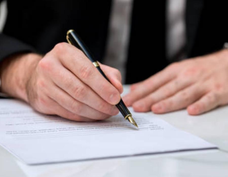 timeshare lawyer reviewing a timeshare contract