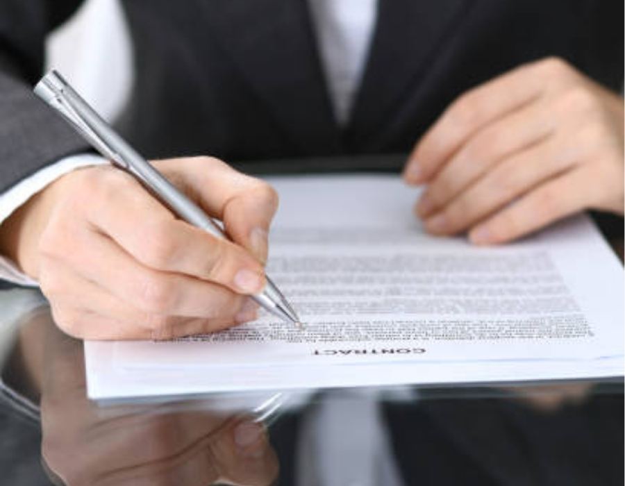 timeshare lawyer reviewing timeshare contract