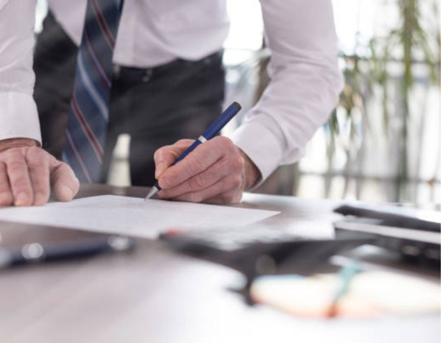 timeshare lawyer reviewing timeshare contract