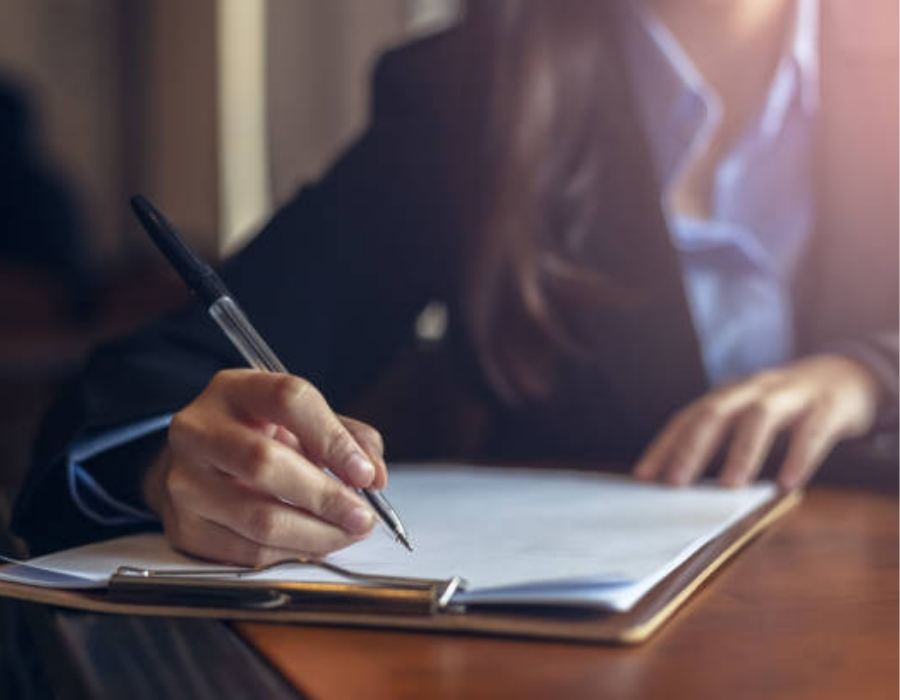 timeshare lawyer reviewing timeshare contract