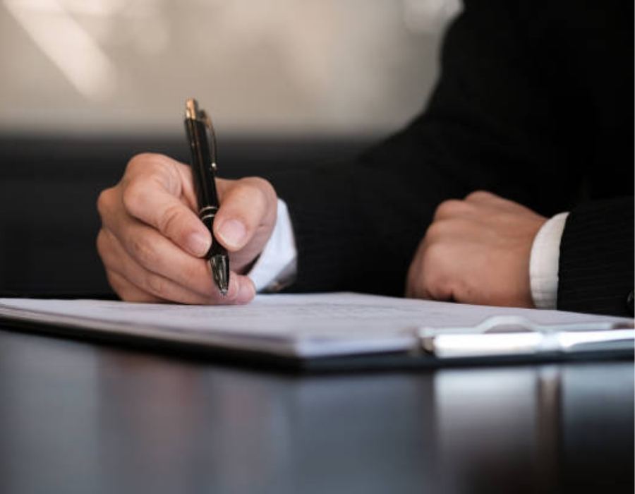 timeshare lawyer reviewing timeshare contract