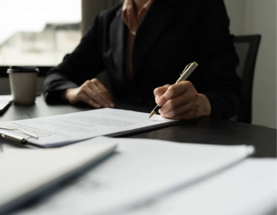 timeshare lawyer reviewing timeshare contract