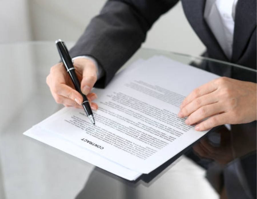 timeshare lawyer reviewing timeshare contract