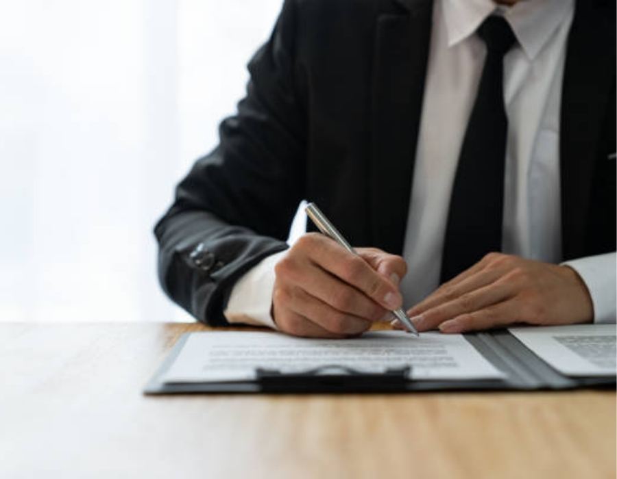 timeshare lawyer reviewing timeshare contract