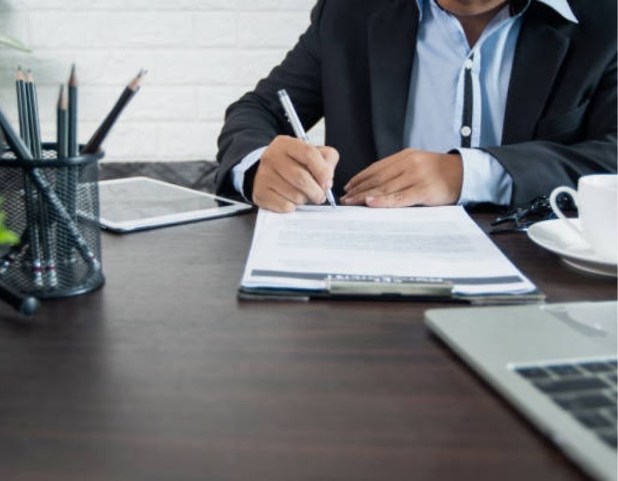 timeshare lawyer reviewing timeshare contract