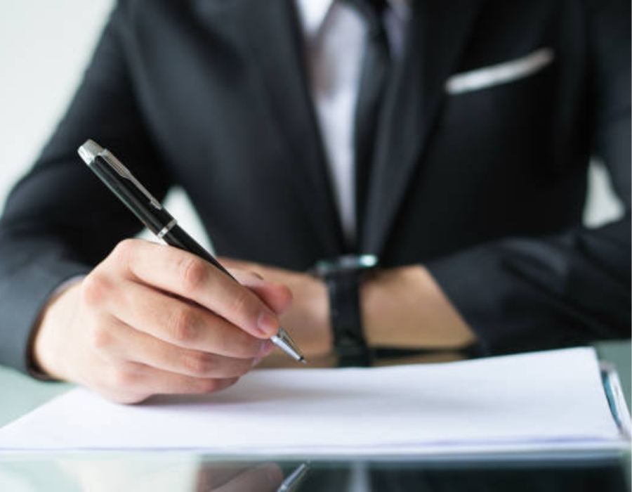 timeshare lawyer reviewing timeshare contract