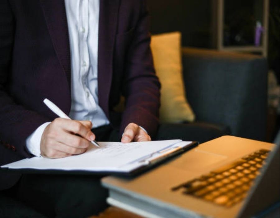 timeshare lawyer reviewing timeshare contract