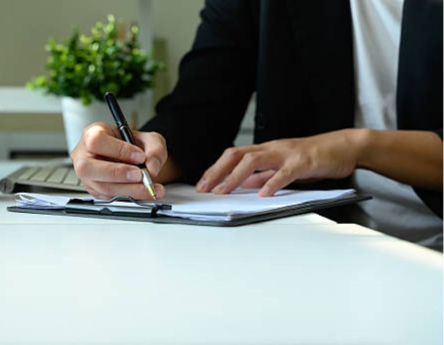 timeshare lawyer reviewing timeshare contract