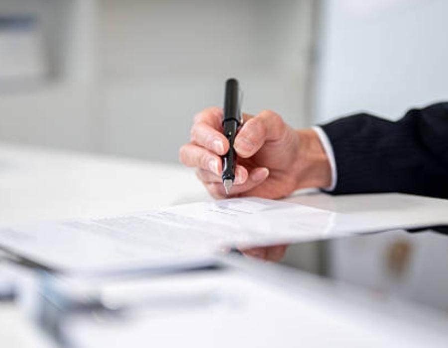 timeshare lawyer reviewing a timeshare contract