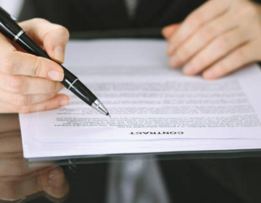 timeshare lawyer reviewing a timeshare contract