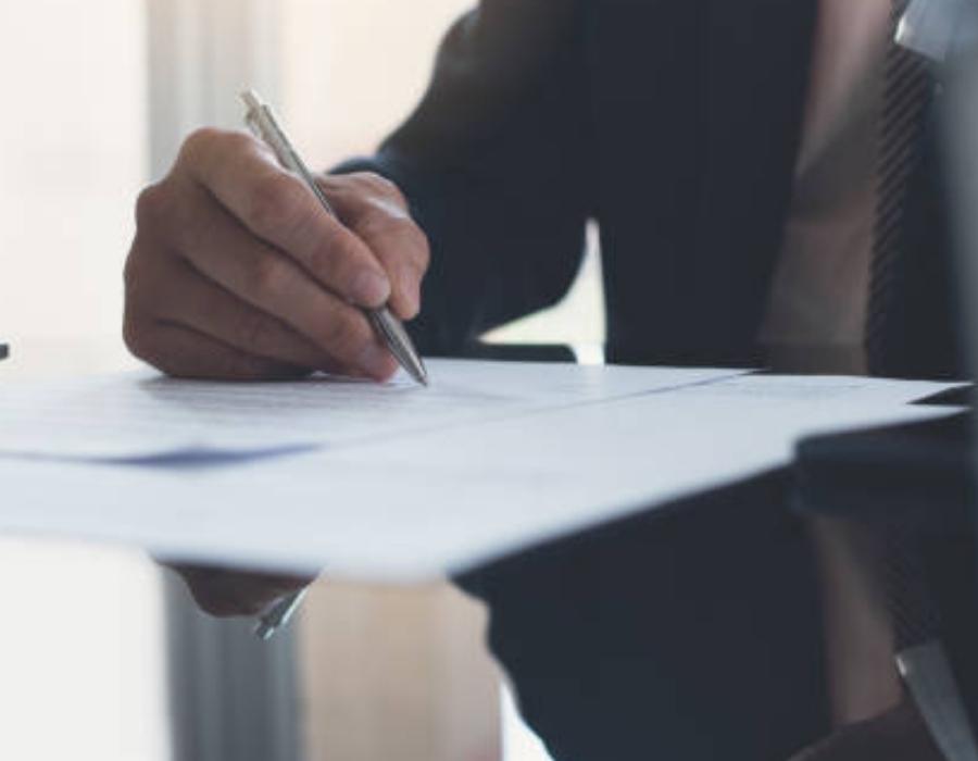 timeshare lawyer reviewing a timeshare contract