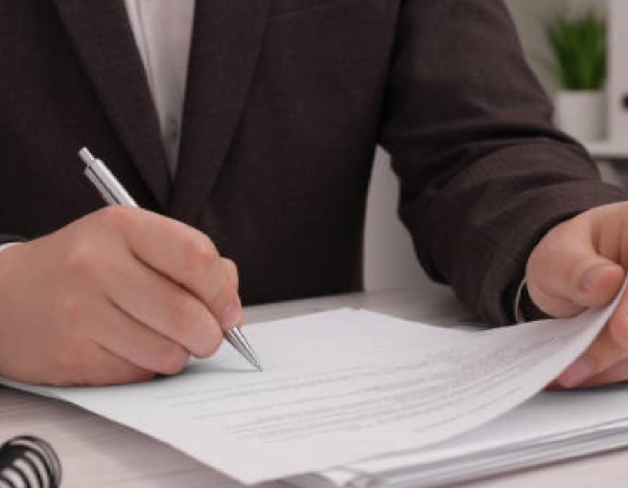 timeshare lawyer reviewing a timeshare contract