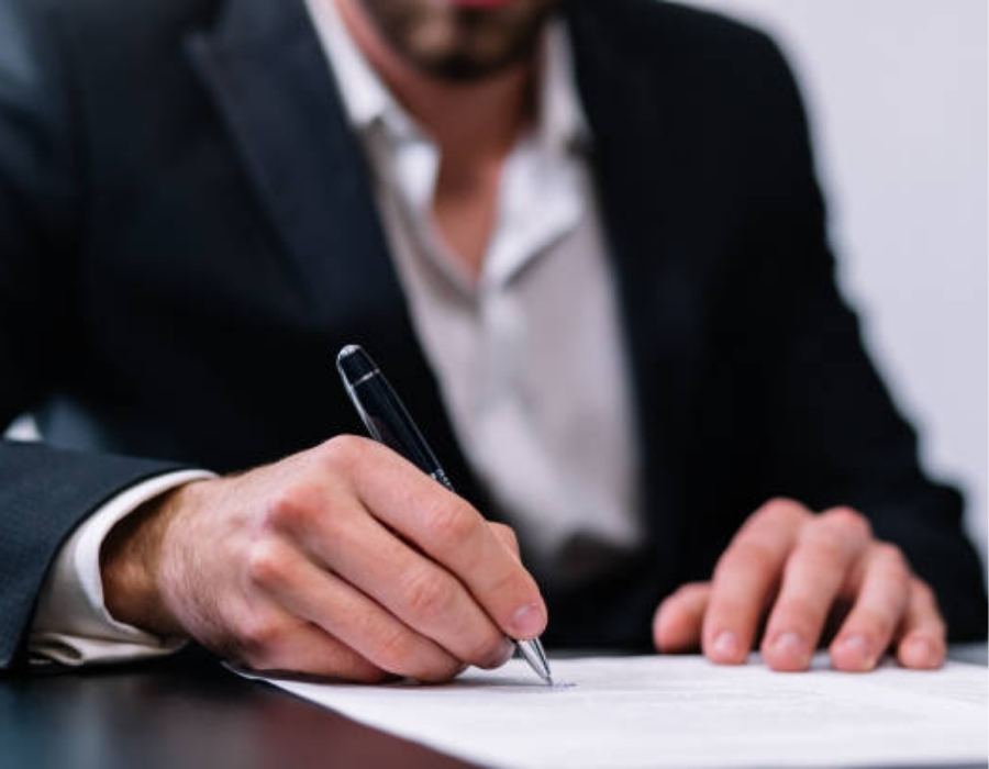 timeshare lawyer reviewing timeshare contract