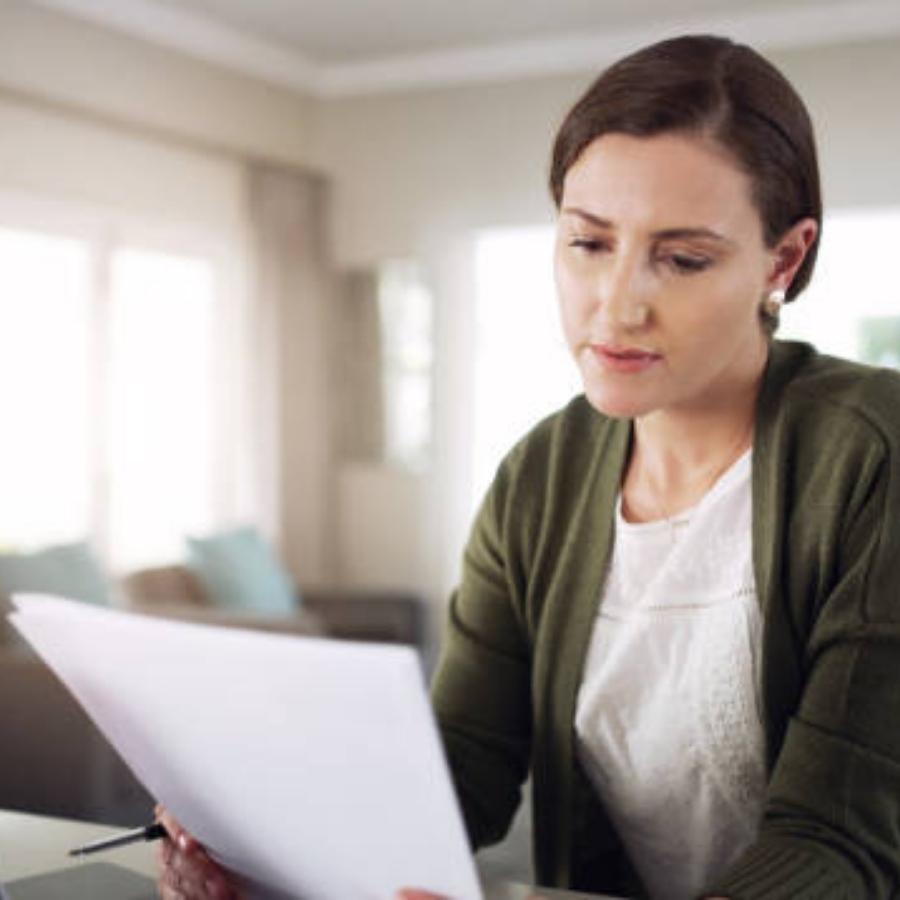 woman reiewing a timeshare contract