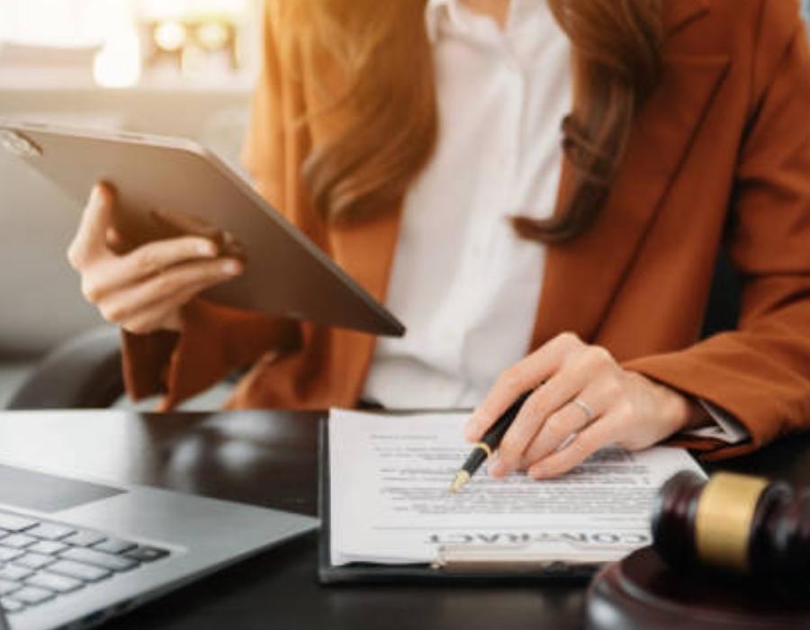 timeshare lawyer reviewing a timeshare contract