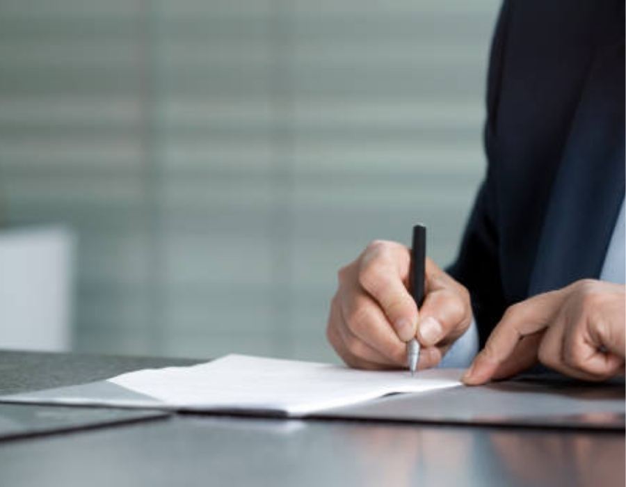 timeshare lawyer reviewing timeshare contract