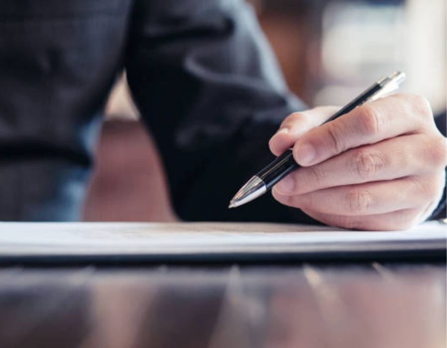 timeshare lawyer reviewing timeshare contract